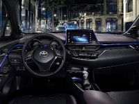 Toyota C-HR (2017) - picture 6 of 14