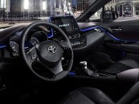 Toyota C-HR (2017) - picture 8 of 14