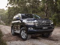 Toyota Land Cruiser 200 Series Altitude (2017) - picture 1 of 4
