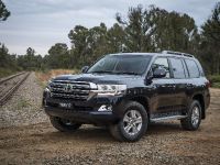 Toyota Land Cruiser 200 Series Altitude (2017) - picture 2 of 4