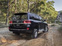 Toyota Land Cruiser 200 Series Altitude (2017) - picture 3 of 4