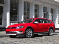 Volkswagen Golf Allroad (2017) - picture 1 of 6