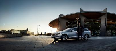 Volvo V90 feat. Zlatan Ibrahimovic (2017) - picture 4 of 9
