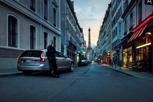Volvo V90 feat. Zlatan Ibrahimovic (2017) - picture 1 of 9