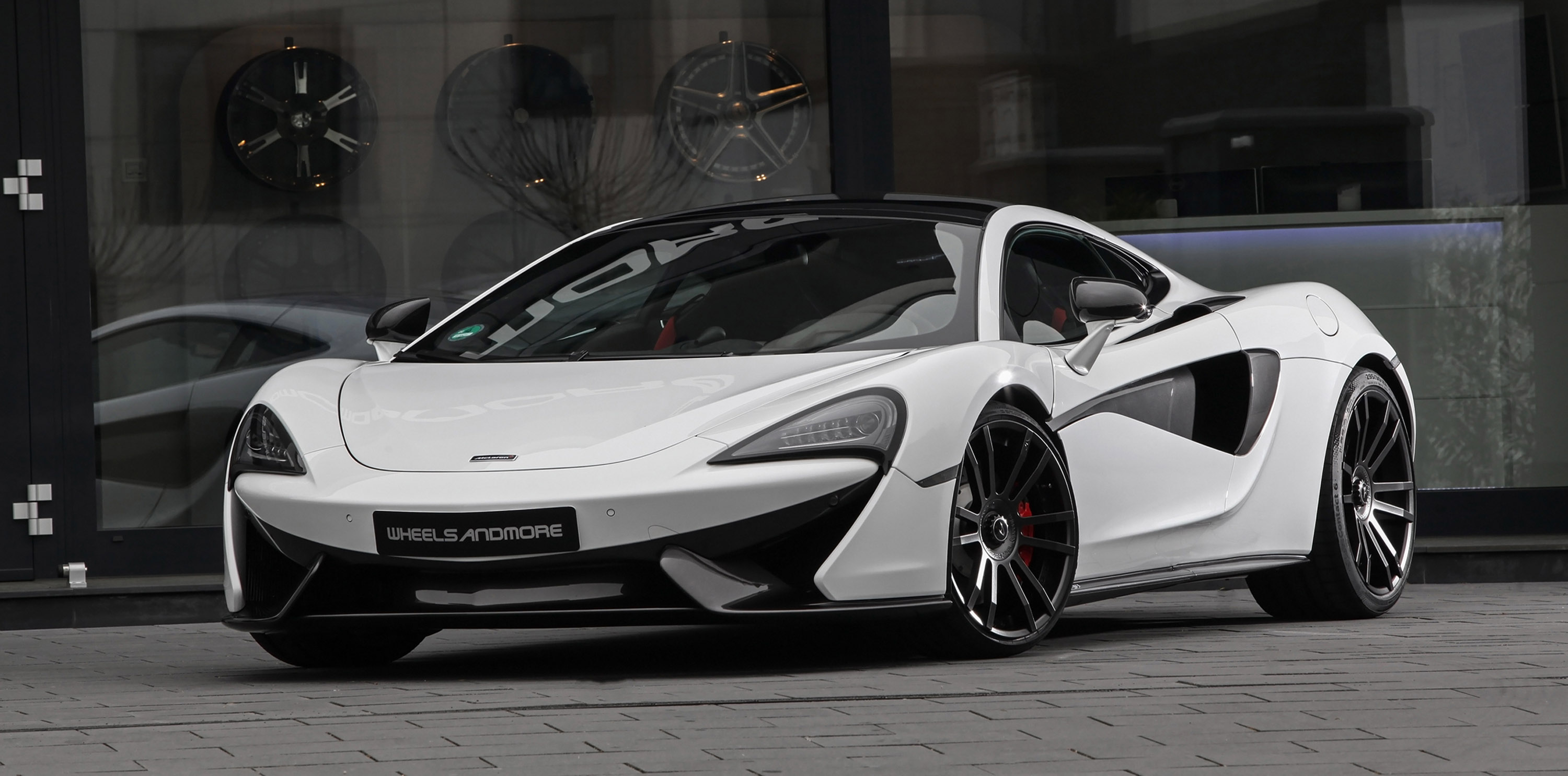 Wheelasandmore McLaren 570 GT HORNESSE