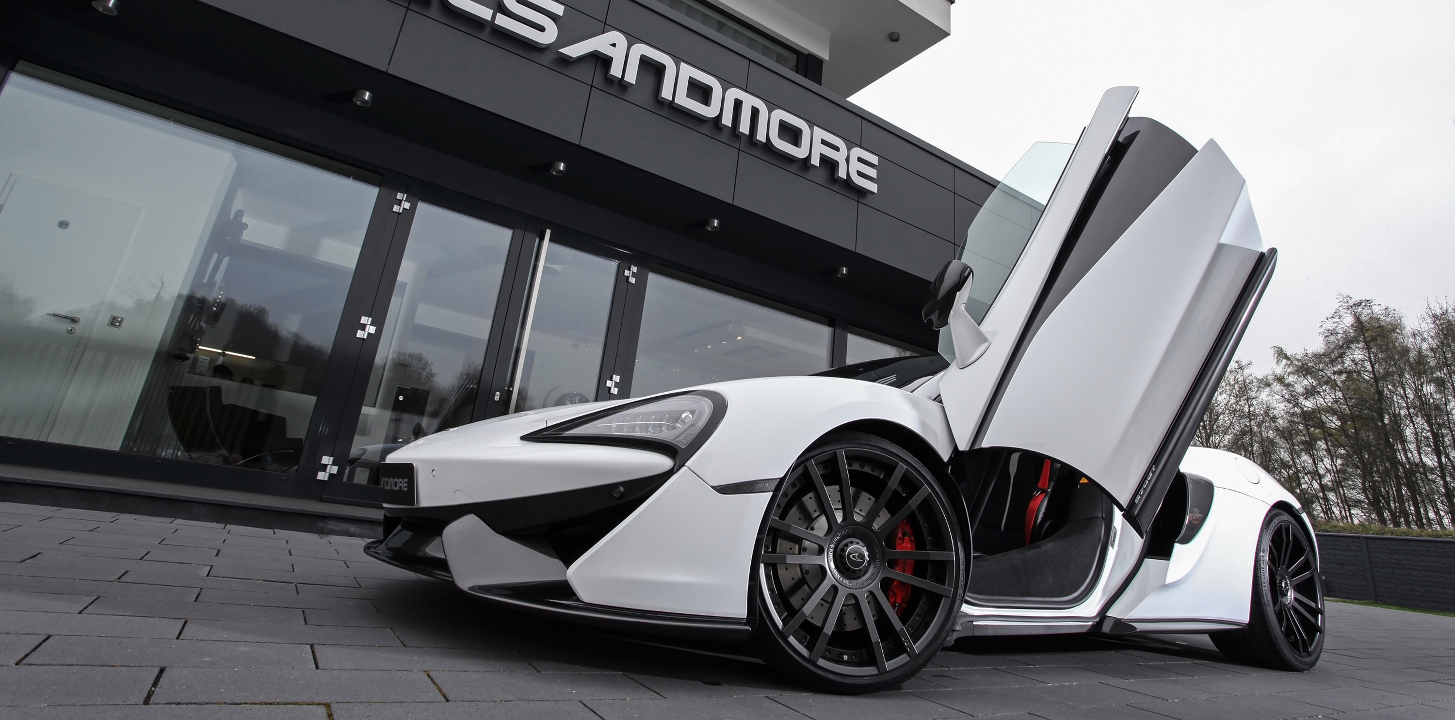 Wheelasandmore McLaren 570 GT HORNESSE