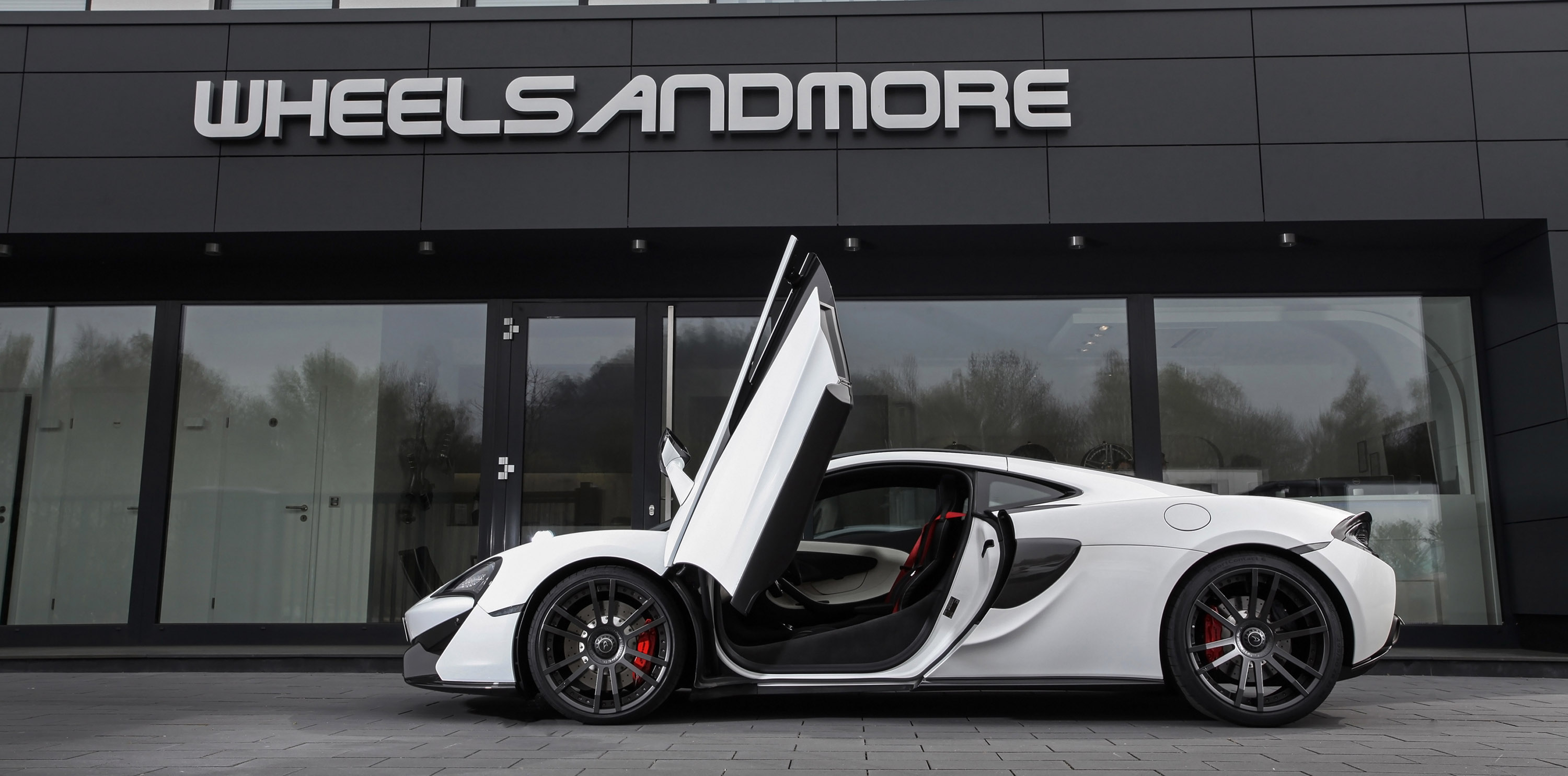 Wheelasandmore McLaren 570 GT HORNESSE