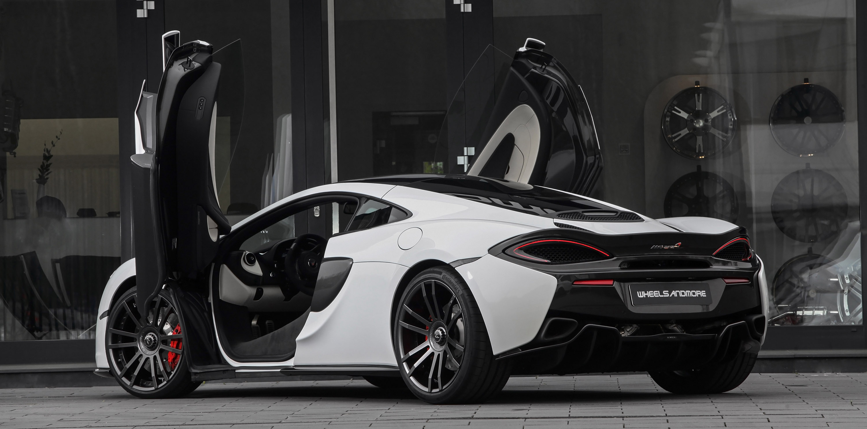 Wheelasandmore McLaren 570 GT HORNESSE