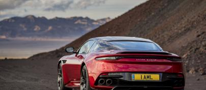 Aston Martin DBS Superleggera (2018) - picture 4 of 10