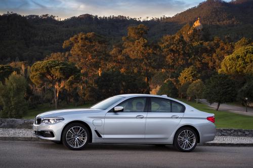 BMW 530e iPerformance 5 Series (2018) - picture 9 of 24