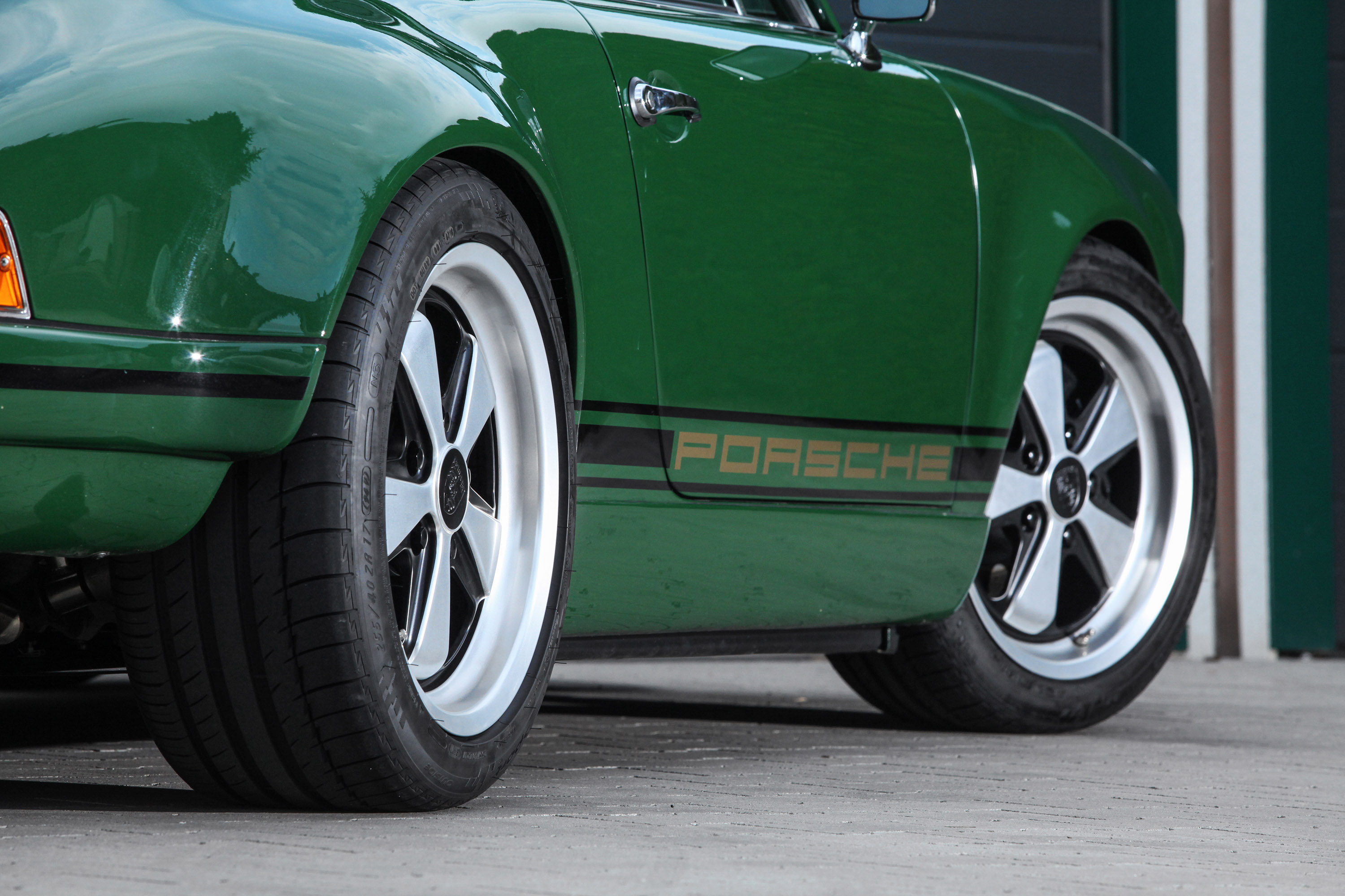 dp motorsport Porsche 964 Carrera Irish Green