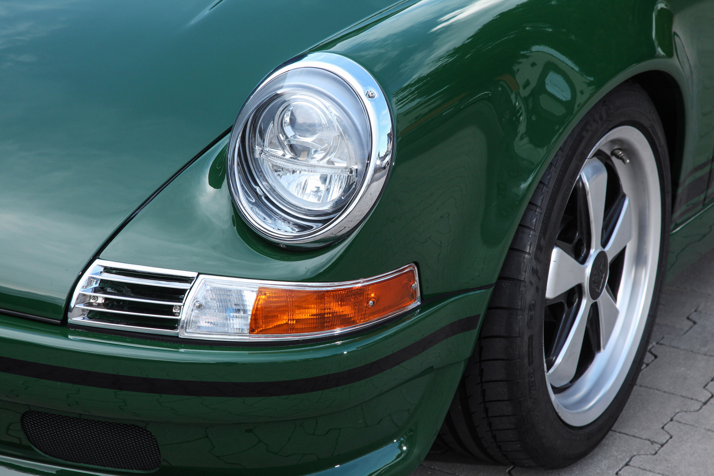 dp motorsport Porsche 964 Carrera Irish Green