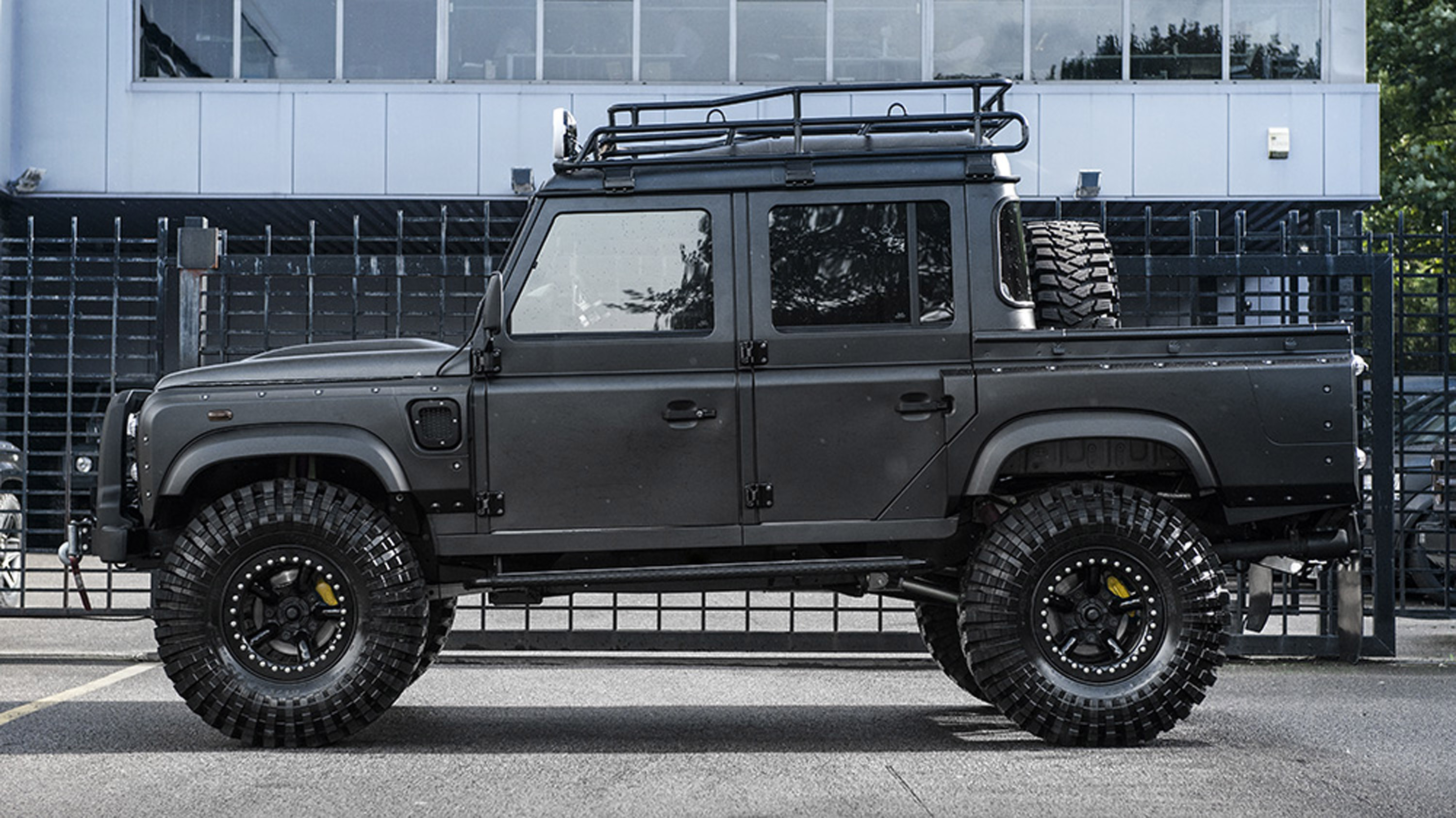 Kahn Design Land Rover Defender Big Foot