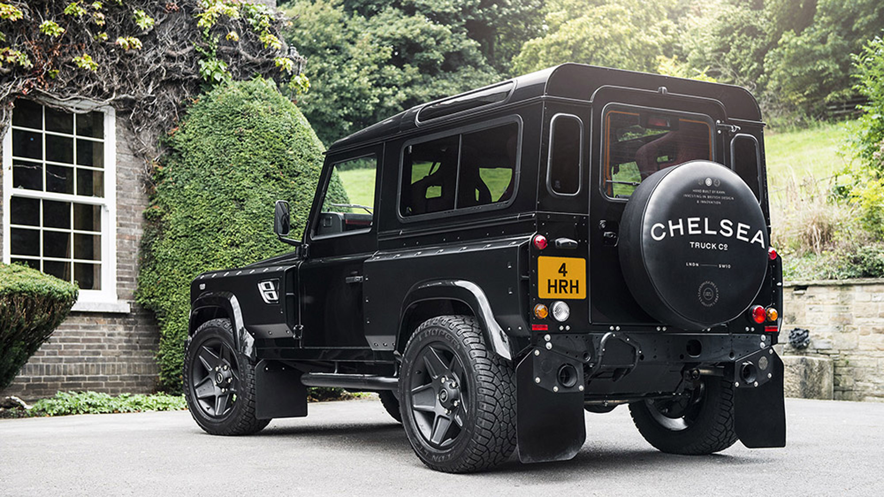 kahn design Land Rover Defender Flying Huntsman