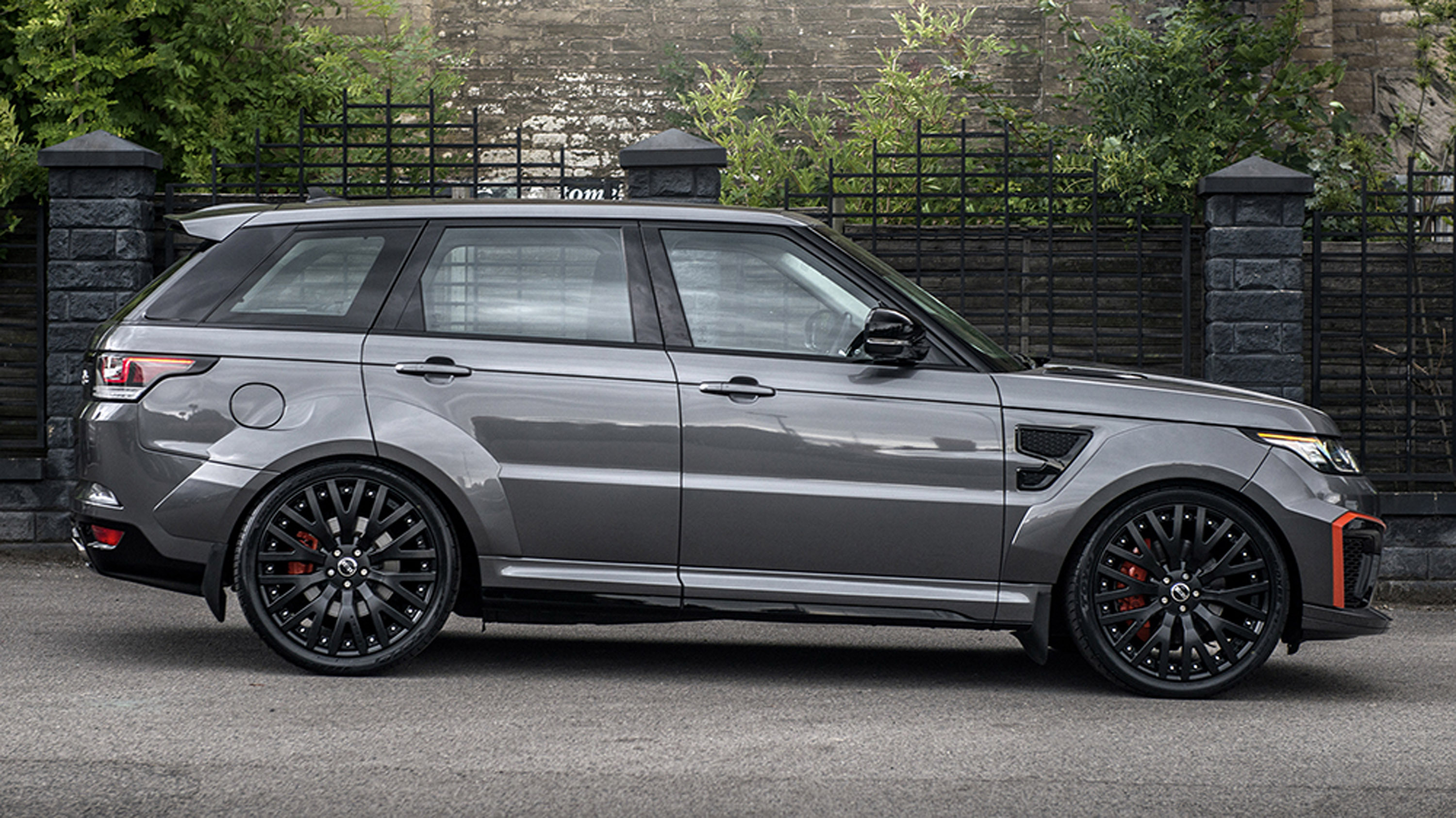 Kahn Design Land Rover Range Rover SVR Pace Car