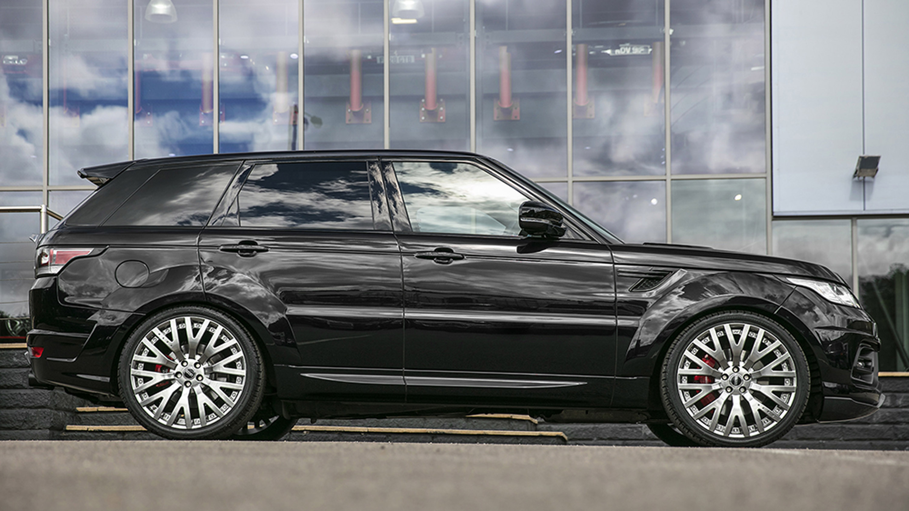 Kahn Design Range Rover 4.4 Autobiography Pace Car