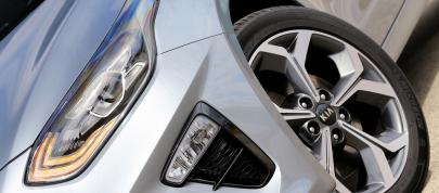 Kia Ceed 1.0 T-GDI 6 MT (2018) - picture 12 of 18