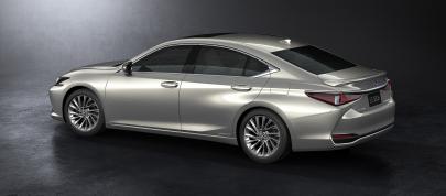 Lexus ES (2018) - picture 7 of 11