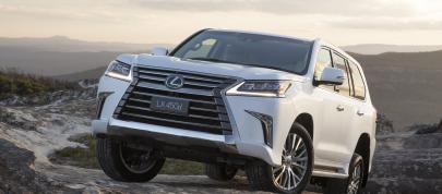 Lexus LX 400d (2018) - picture 4 of 14