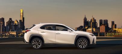 Lexus UX SUV (2018) - picture 4 of 8