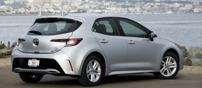 Toyota Corolla Hybrid (2018) - picture 4 of 10