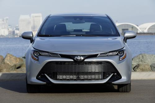 Toyota Corolla Hybrid (2018) - picture 1 of 10