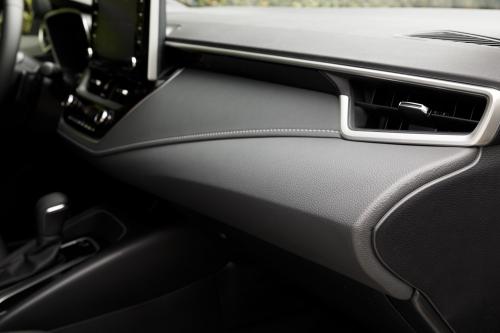 Toyota Corolla Hybrid (2018) - picture 9 of 10
