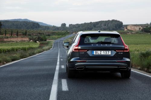 Volvo V60 Inscription (2018) - picture 8 of 8
