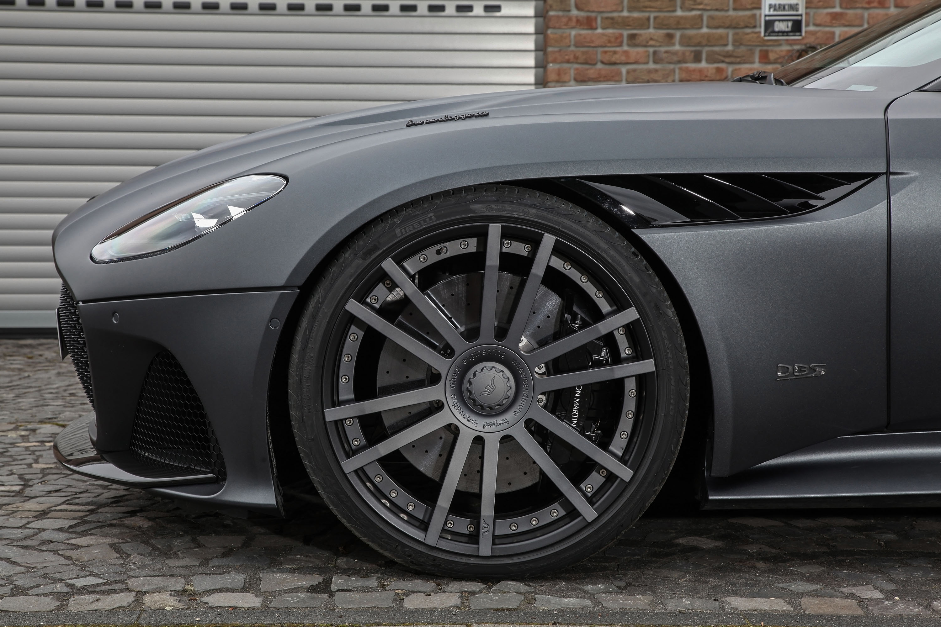 Aston Martin DBS Superleggera