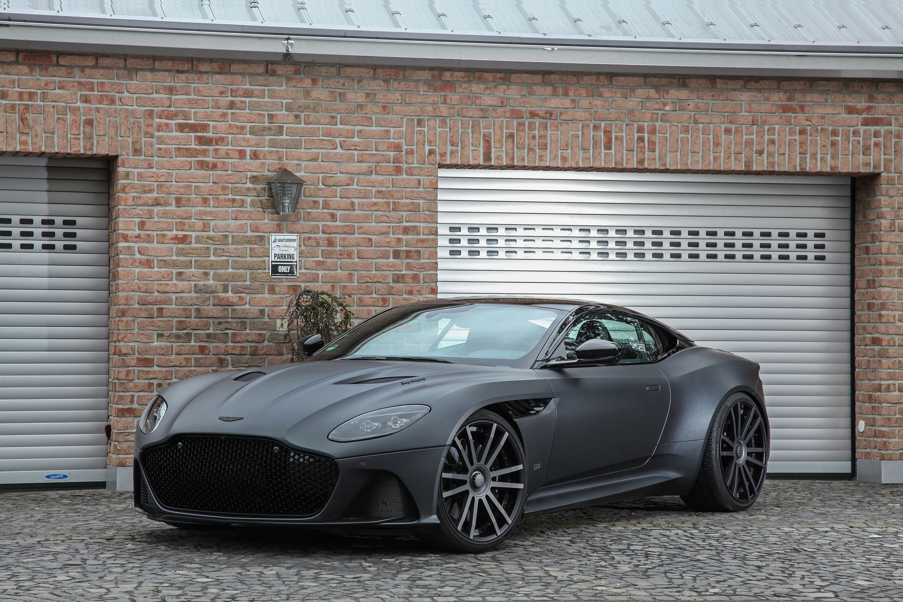 Aston Martin DBS Superleggera