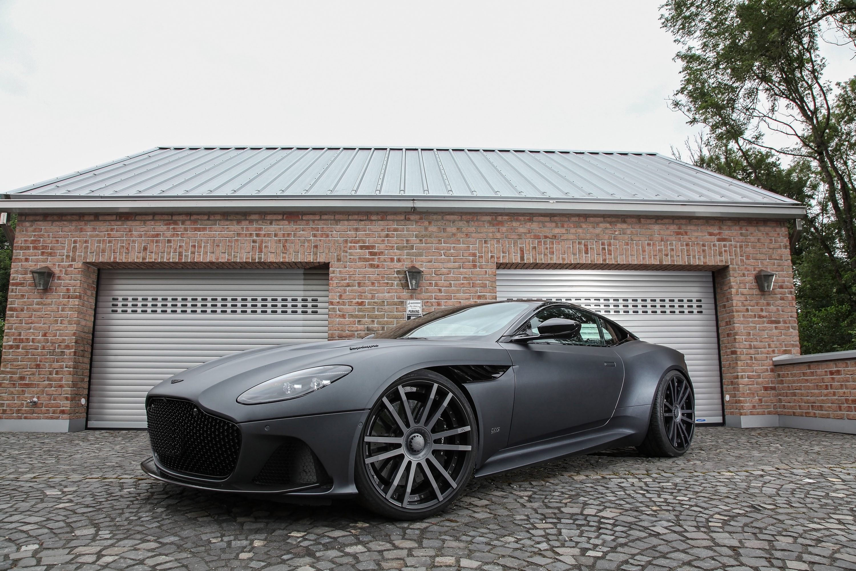 Aston Martin DBS Superleggera