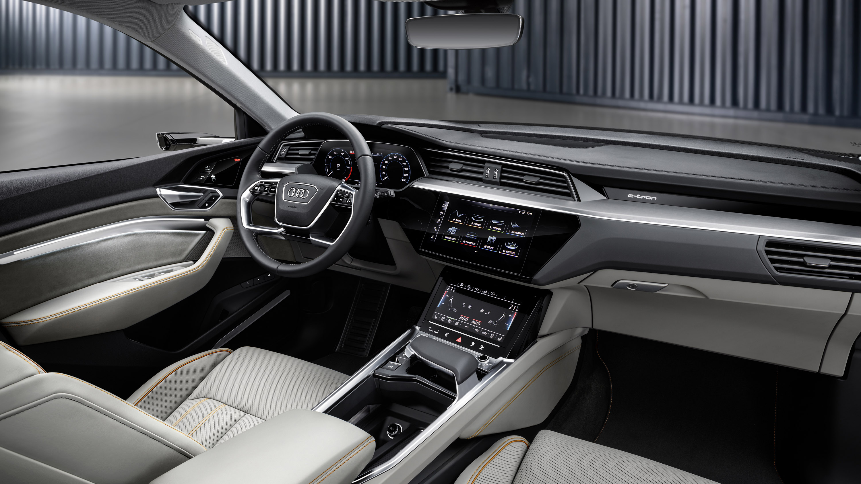 Etron. Audi e tron 55 quattro Interior. Audi e-tron 55 quattro салон. Audi e-tron 2021 интерьер. Ауди e-tron 2020.