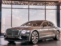 Bentley Flying Spur in Moscow (2019) - picture 2 of 10