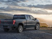 GMC Sierra Denali (2019) - picture 2 of 9