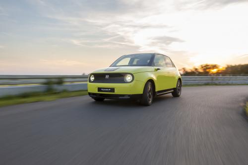 Honda e (2019) - picture 1 of 3