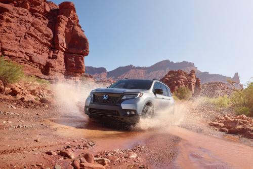 Honda Passport SUV (2019) - picture 8 of 18