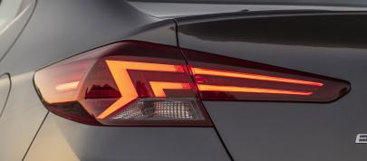 Hyundai Elantra (2019) - picture 7 of 8