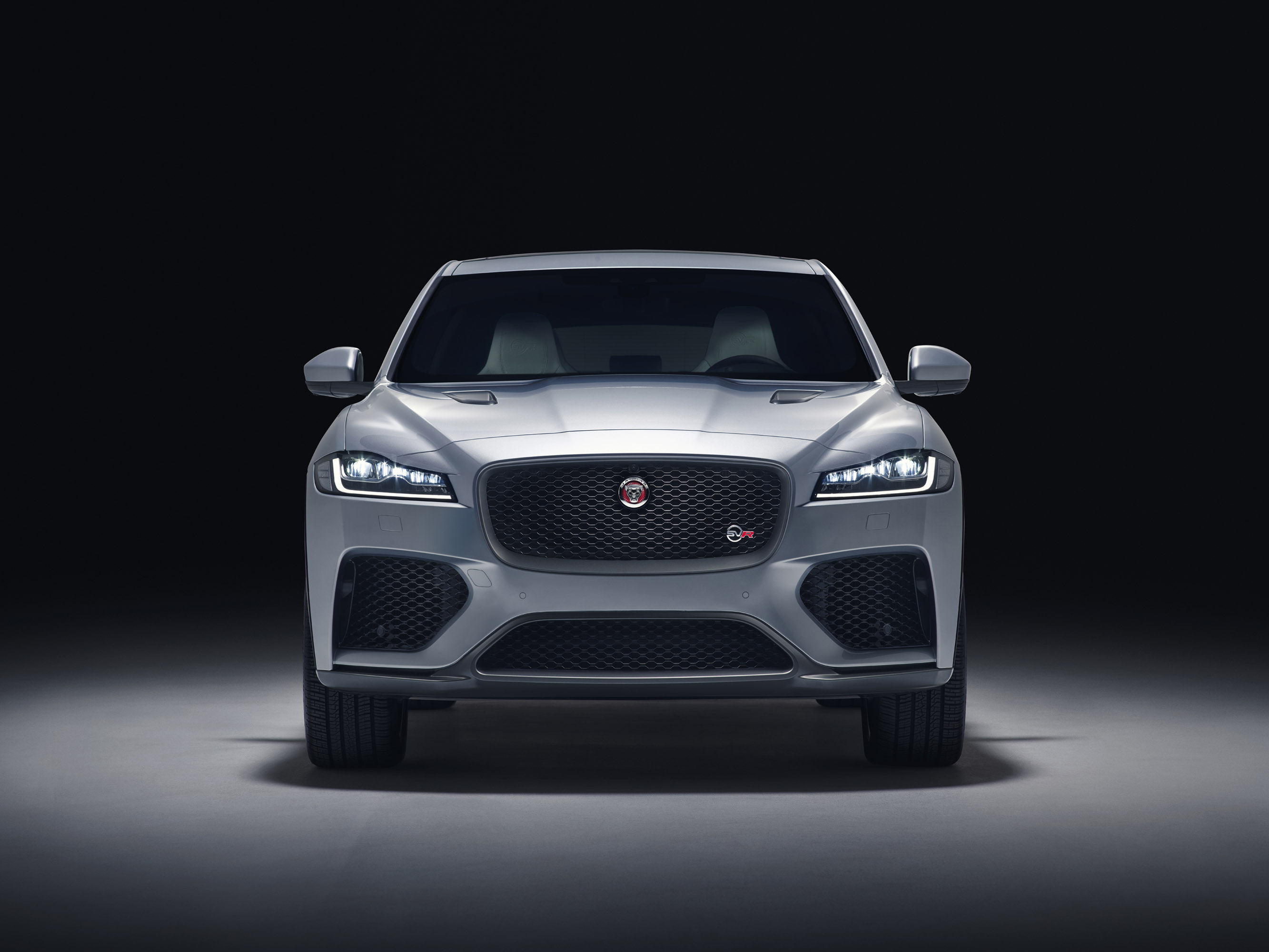 Jaguar F-PACE SVR