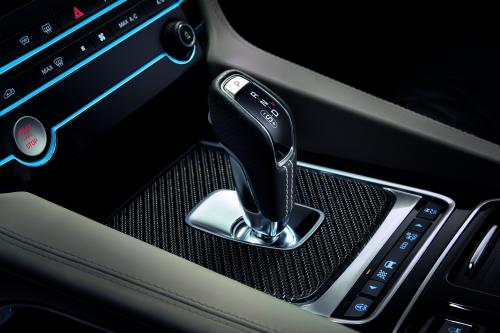 Jaguar F-PACE SVR (2019) - picture 9 of 13