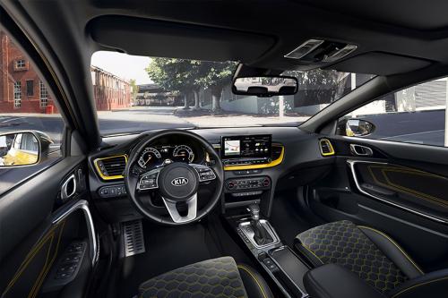 Kia XCeed (2019) - picture 8 of 14