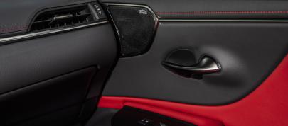 Lexus ES Hybrid Saloon Interior (2019) - picture 4 of 4