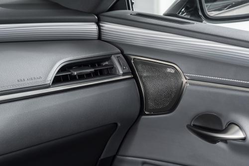 Lexus ES Hybrid Saloon Interior (2019) - picture 1 of 4