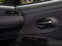 Lexus ES Hybrid Saloon Interior (2019) - picture 3 of 4