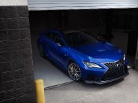 Lexus RC F Coupe (2019) - picture 2 of 3