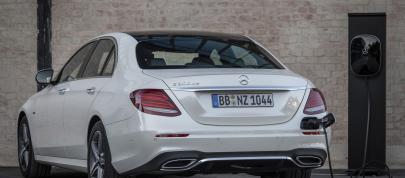 Mercedes-Benz E 300 (2019) - picture 4 of 4