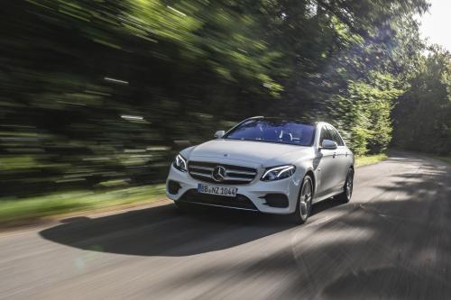 Mercedes-Benz E 300 (2019) - picture 1 of 4