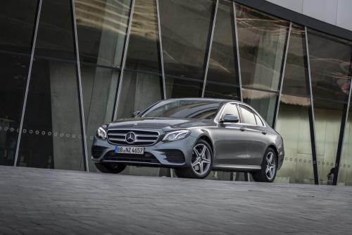 Mercedes-Benz E-Class (2019) - picture 1 of 5