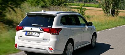 Mitsubishi Outlander PHEV (2019) - picture 4 of 6