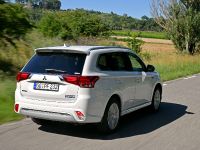 Mitsubishi Outlander PHEV (2019) - picture 4 of 6