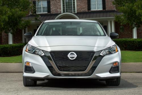 Nissan Altima (2019) - picture 1 of 18